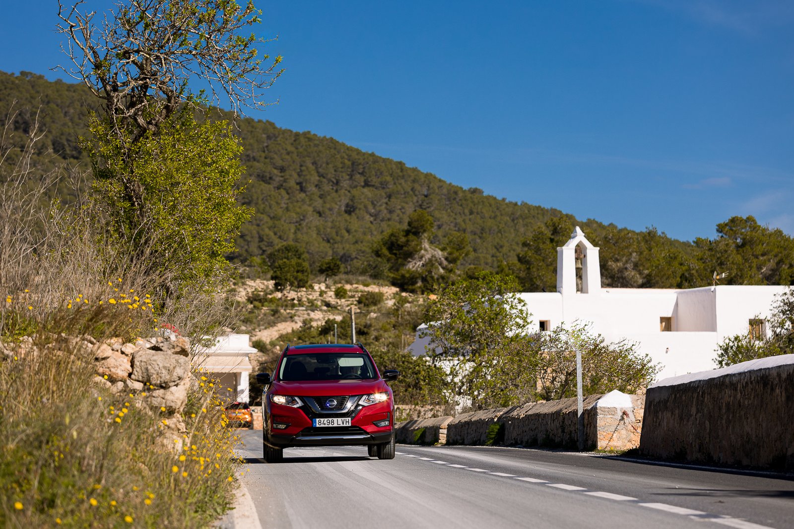 Ventajas y desventajas de alquilar un quad, una moto o un coche en Ibiza